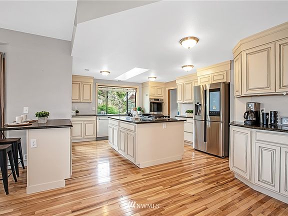 Walk into the kitchen from the living room, kitchen was completely remodeled, SS appliances, propane stovetop, granite countertops.