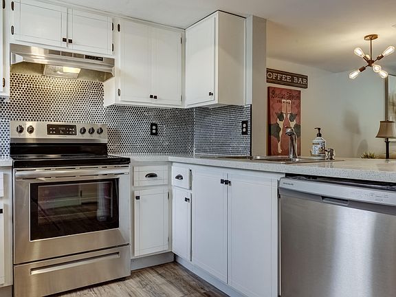 4th image of 1601 W Sunnyside Dr Unit 138