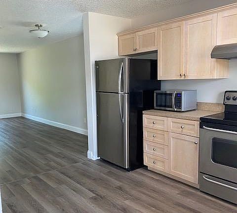 2nd image of 729 Laurel Bay Cir