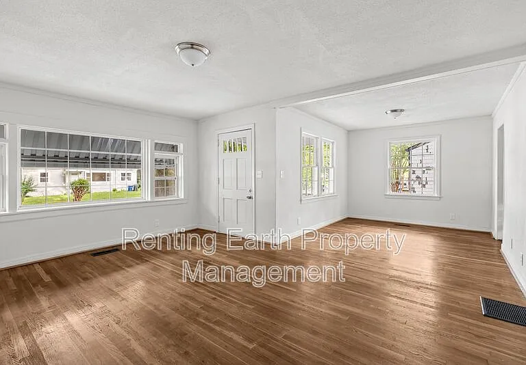 832 Meadowbrook Dr — Photo 8