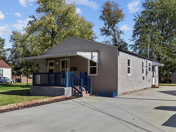 2nd image of 3322 W Tennyson Ave