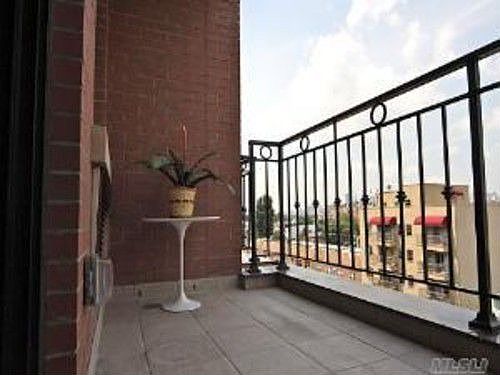 4th image of 3135 31st St #407