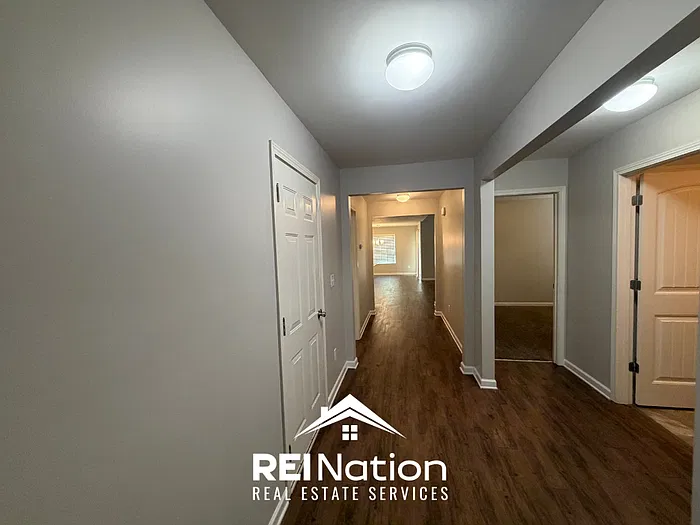 3 bed, 2.0 bath, 1639 sqft, $1,925 — Photo 2