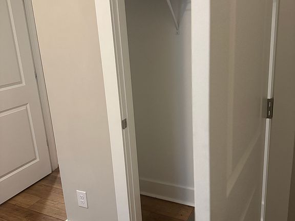 4th image of 909 SW 7th Ave #1-2