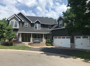 647 Lexie Ct, Eagan, MN 55123