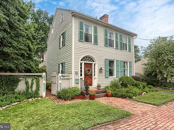 3rd image of 535 N Spring St
