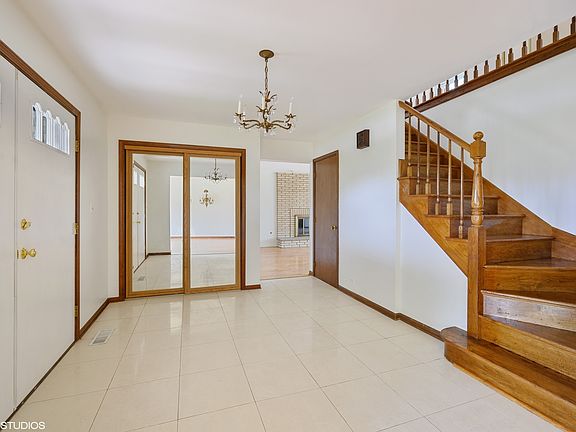3rd image of 3858 La Fontaine Ln
