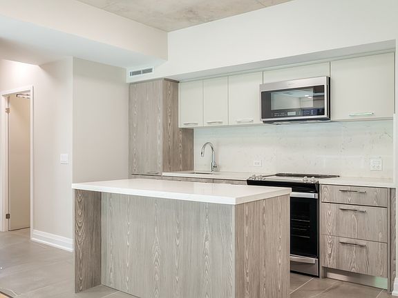 3rd image of 665 Queen St E #513