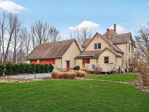 2nd image of 704 S Nineveh Rd