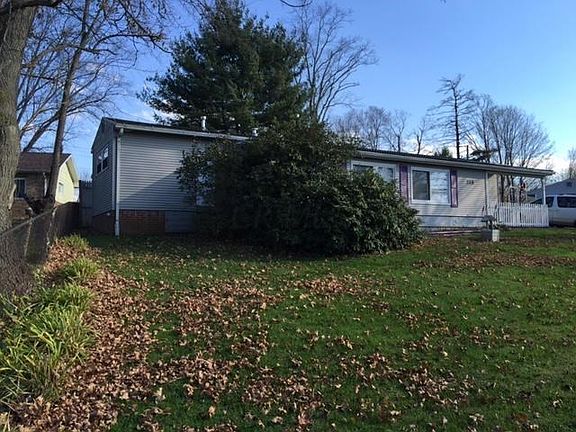 4th image of 319 Edgewater Beach Blvd