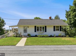 12 S Conestoga View Dr, Akron, PA 17501
