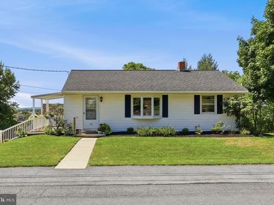 12 S Conestoga View Dr, Akron, PA, 17501