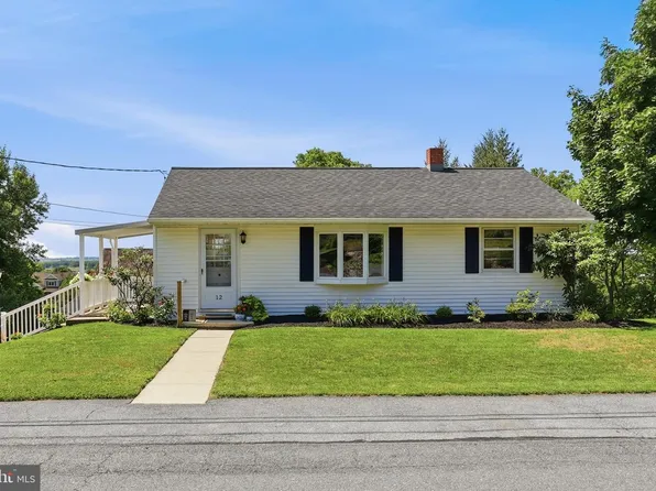 12 S Conestoga View Dr, Akron, PA 17501