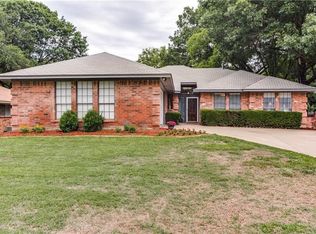 422 Oakview Dr, Grand Prairie, TX 75050