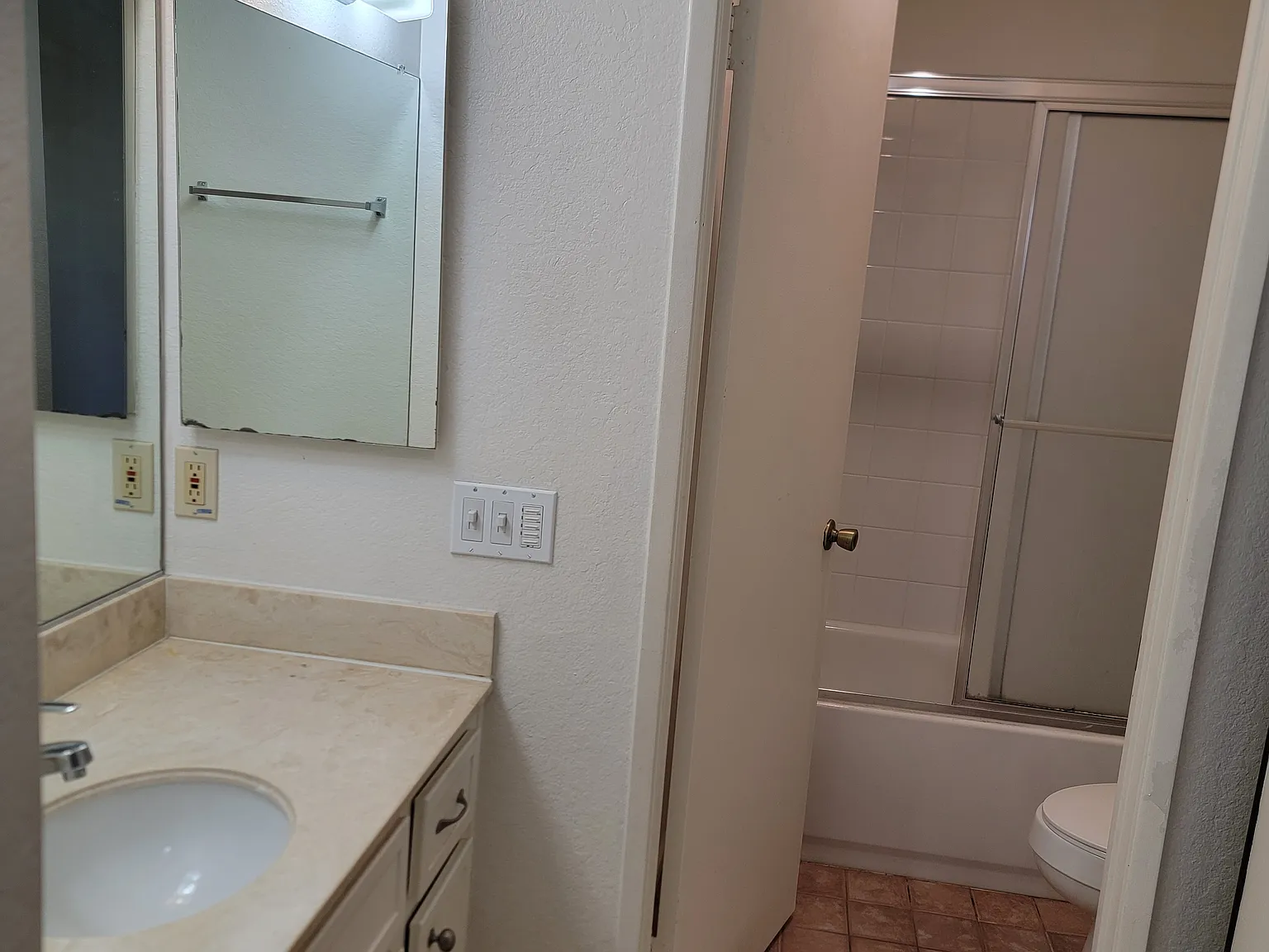 2 bed, 907 sqft, $1,365 — Photo 4