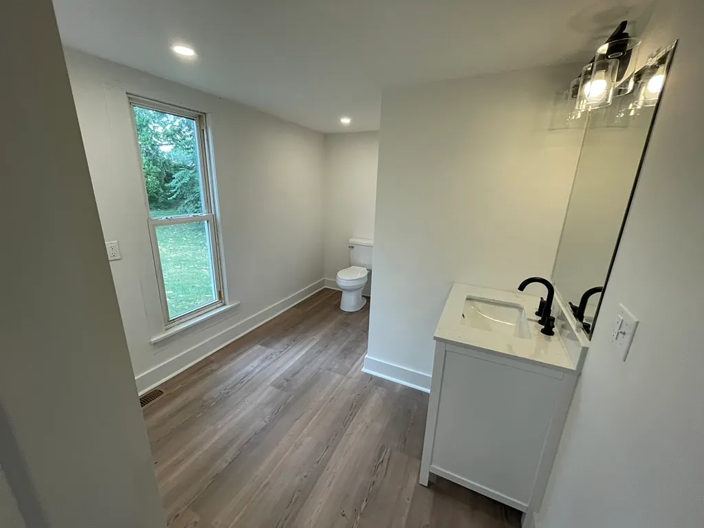 3 bed, 1100 sqft, $1,300 — Photo 3