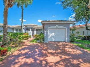 9567 Crescent View Dr N, Boynton Beach, FL 33437