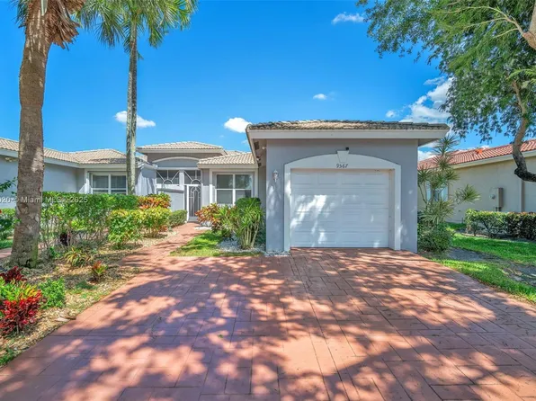 9567 Crescent View Dr N, Boynton Beach, FL 33437