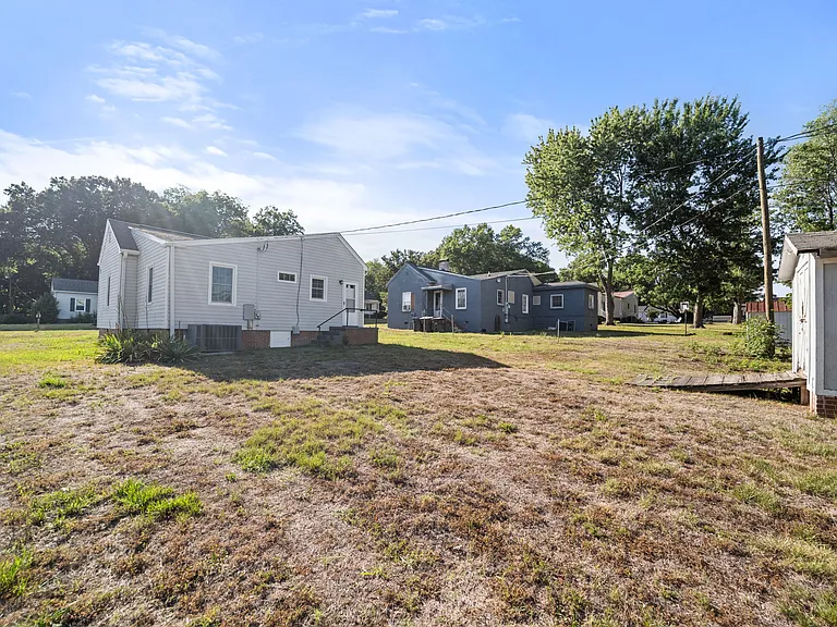 2312 Maple St — Photo 24