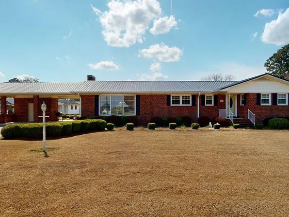 226 E Trade St, Calypso, NC 28325