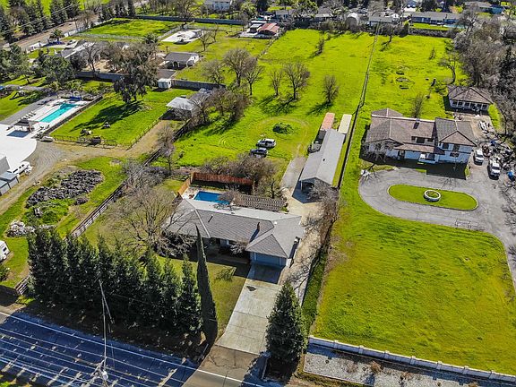 2nd image of 9880 Sheldon Rd