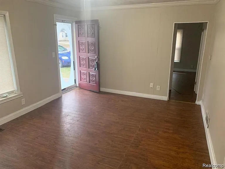 34432 Donnelly St — Photo 2