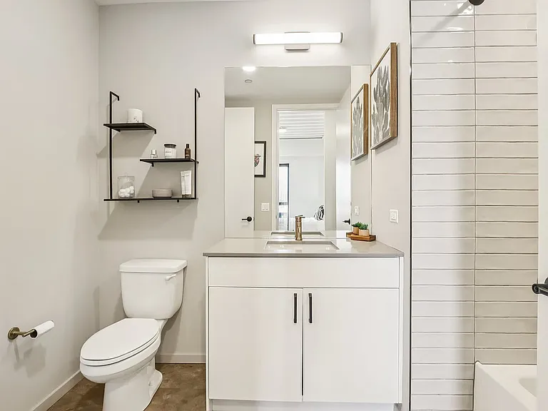 1222 W Jackson Blvd #206 — Photo 5
