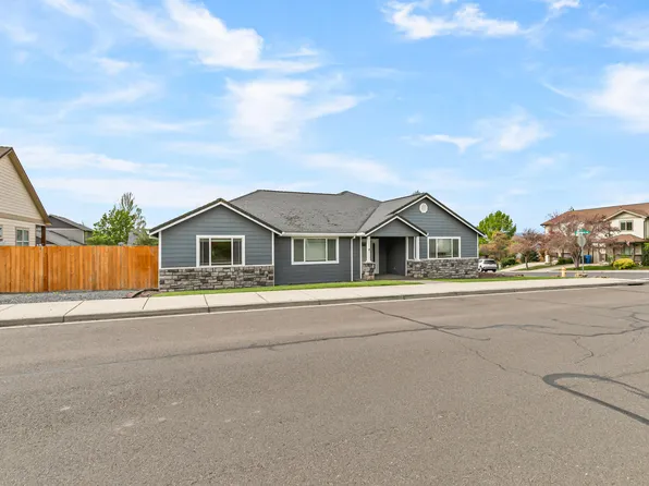 602 Barton Rd, Eagle Pt, OR 97524