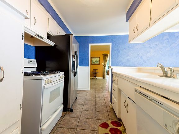 3rd image of 107 Lantana St