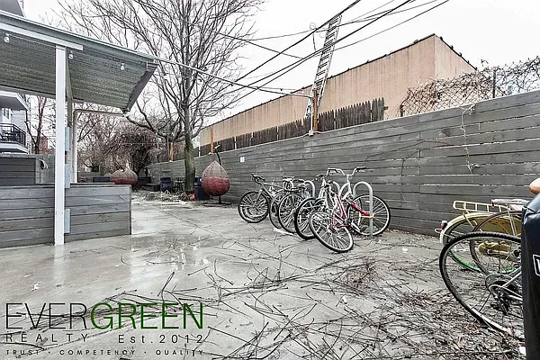 Rented by Safdie Realty Group | media 31