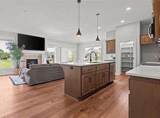 1532 SW Arbor Valley Dr, Lees Summit, MO 64082