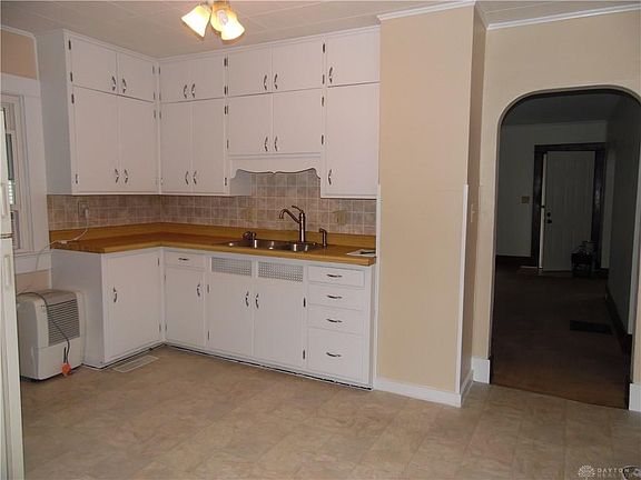 5th image of 410 Williams St