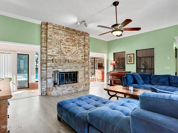 5th image of 397 PERTHSHIRE Drive