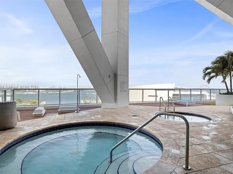 888 Biscayne Blvd #2502 — Photo 10