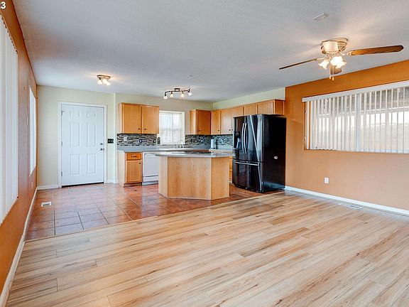 5th image of 3914 NE 35th Cir