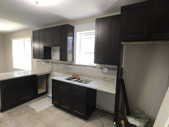 4th image of 1657 N Meade Ave #1