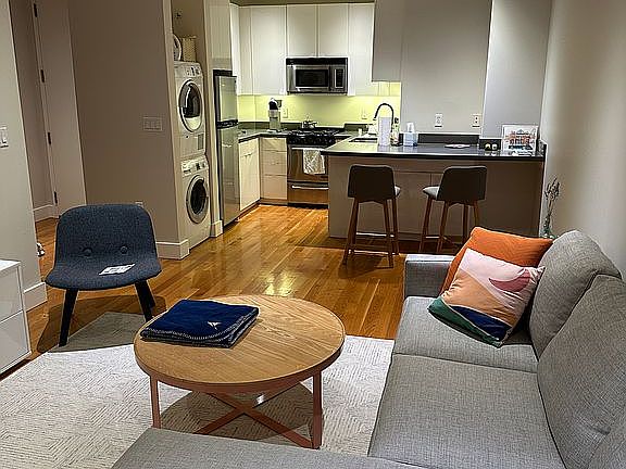 5th image of 901 Bush St APT 505