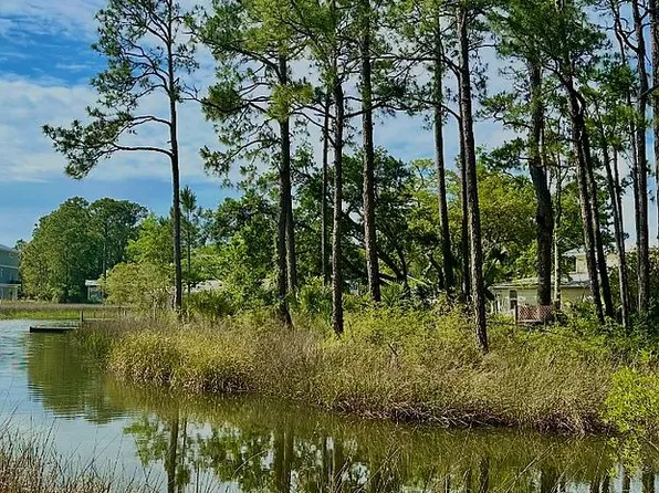 5749 Nowling Dr, Milton, FL 32583