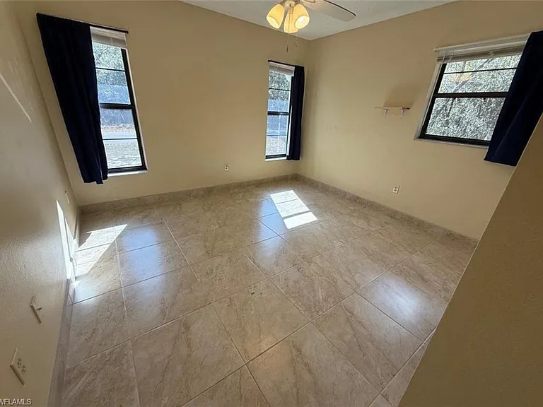 908 Primrose St — Photo 10
