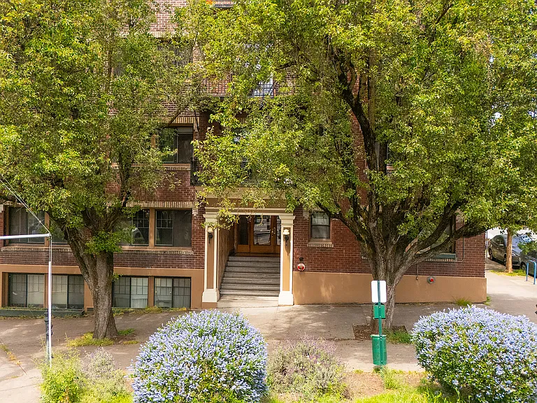 Historic Paramount Apartments — Photo 71