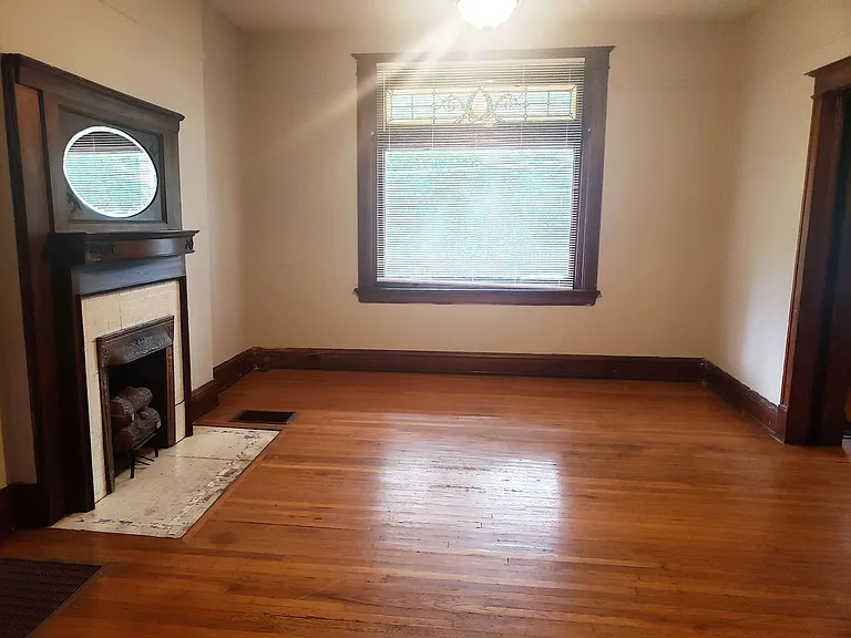 3204 Bishop St — Photo 4