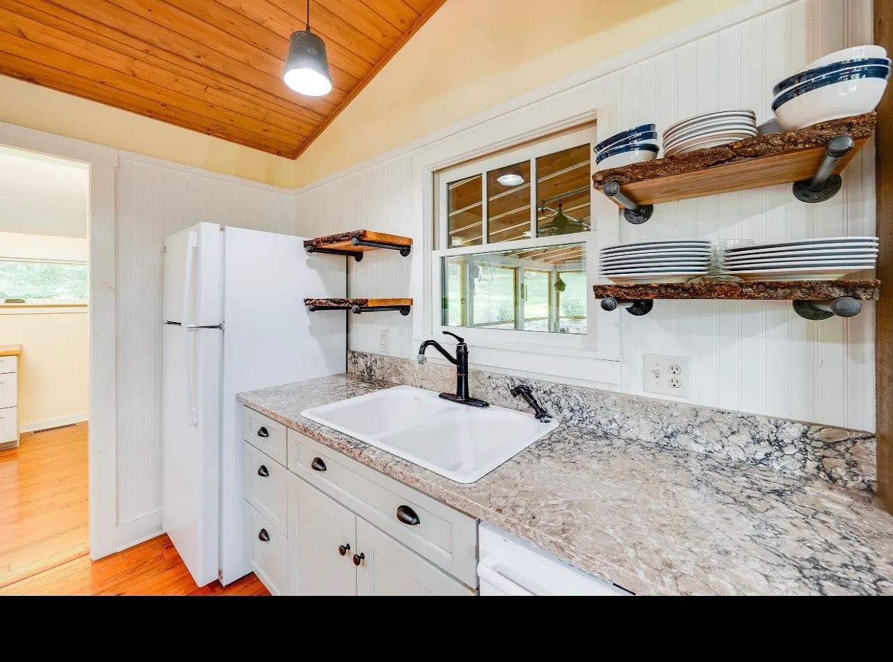 1 bed, 1.5 bath, 1000 sqft, $1,260 — Photo 4