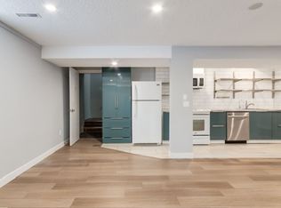 119 Huntwick Way NE, Calgary, AB T2K 4H4