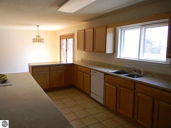 2nd image of 802 Victory St