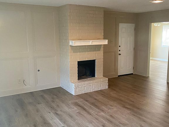 5th image of 1302 Merry Oaks Dr