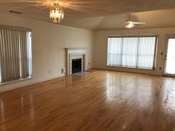 3rd image of 18214 Lake Bend Dr