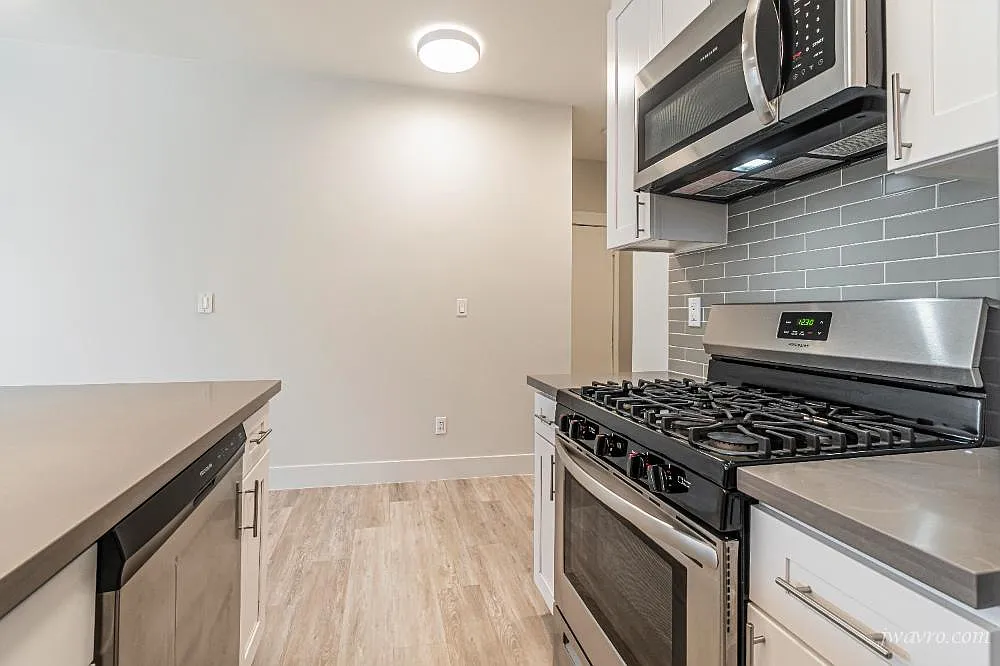 Building Photo - 80 7th Ave #7D