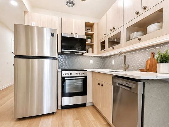 3rd image of 524 W 134th St #5C
