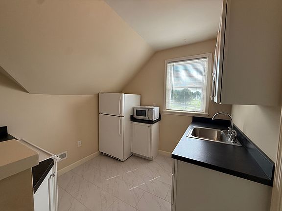 4th image of 1605 Beechwood Ave #3