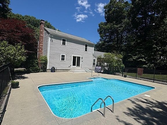 5th image of 35 Houde St